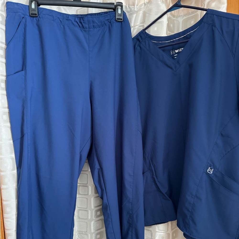 Wonderwink 123 scrub set in Navy